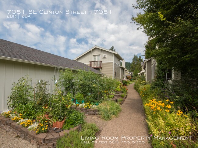 Building Photo - 7051 SE Clinton St