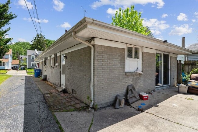 Building Photo - 4111 Parrakeet Ave