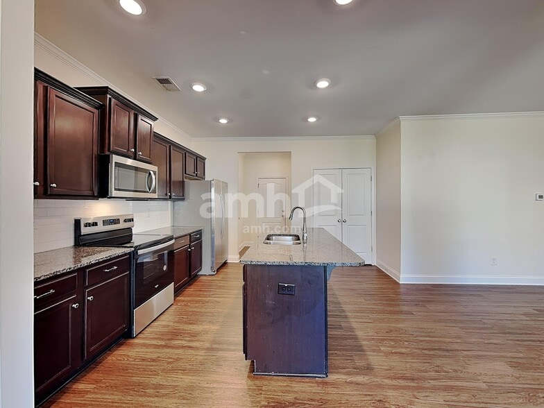 Building Photo - 592 Woodall Rd