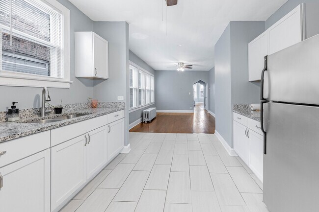 Building Photo - 7729 S Laflin St