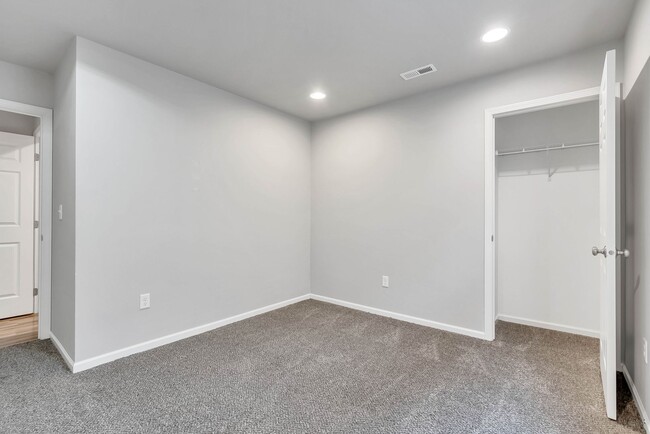 Building Photo - Modern Elegance Beckons at Summerland Park...