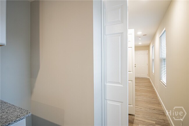 Building Photo - 22 Nelson St