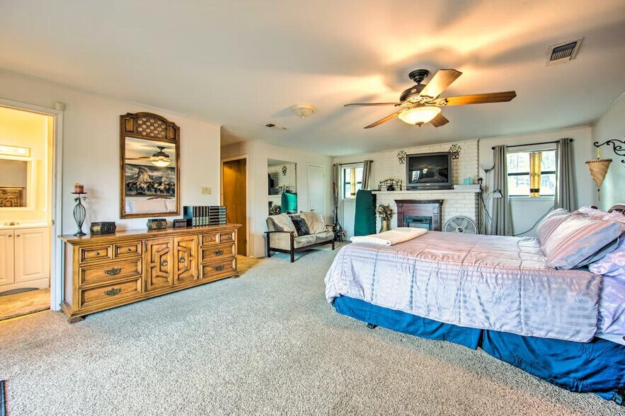 Building Photo - 928 Welch Ln