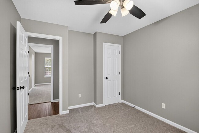Building Photo - 2725 Valley Forge Dr