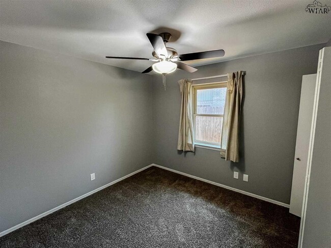 Building Photo - 4624 Trailwood Dr