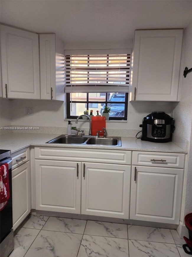 Building Photo - 5100 W 12th Ln