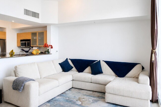 Building Photo - 16699 Collins Ave