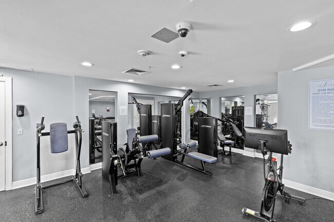 Building Photo - 255 Evernia St