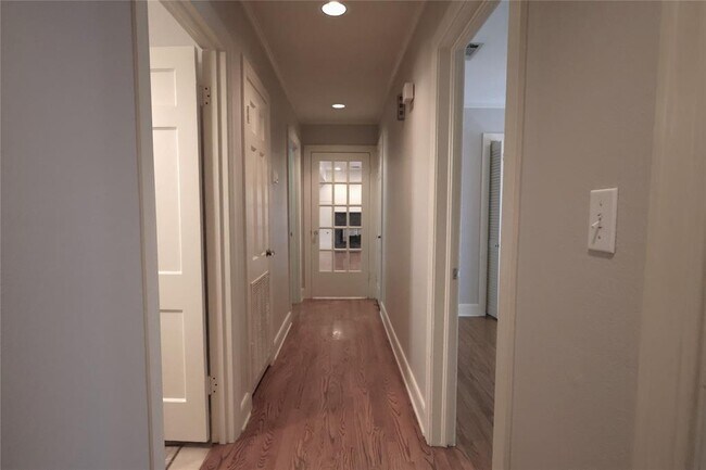 Building Photo - 4702 Shadow Ln