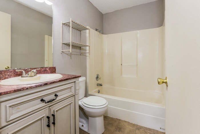Building Photo - 511 Sanders Ln