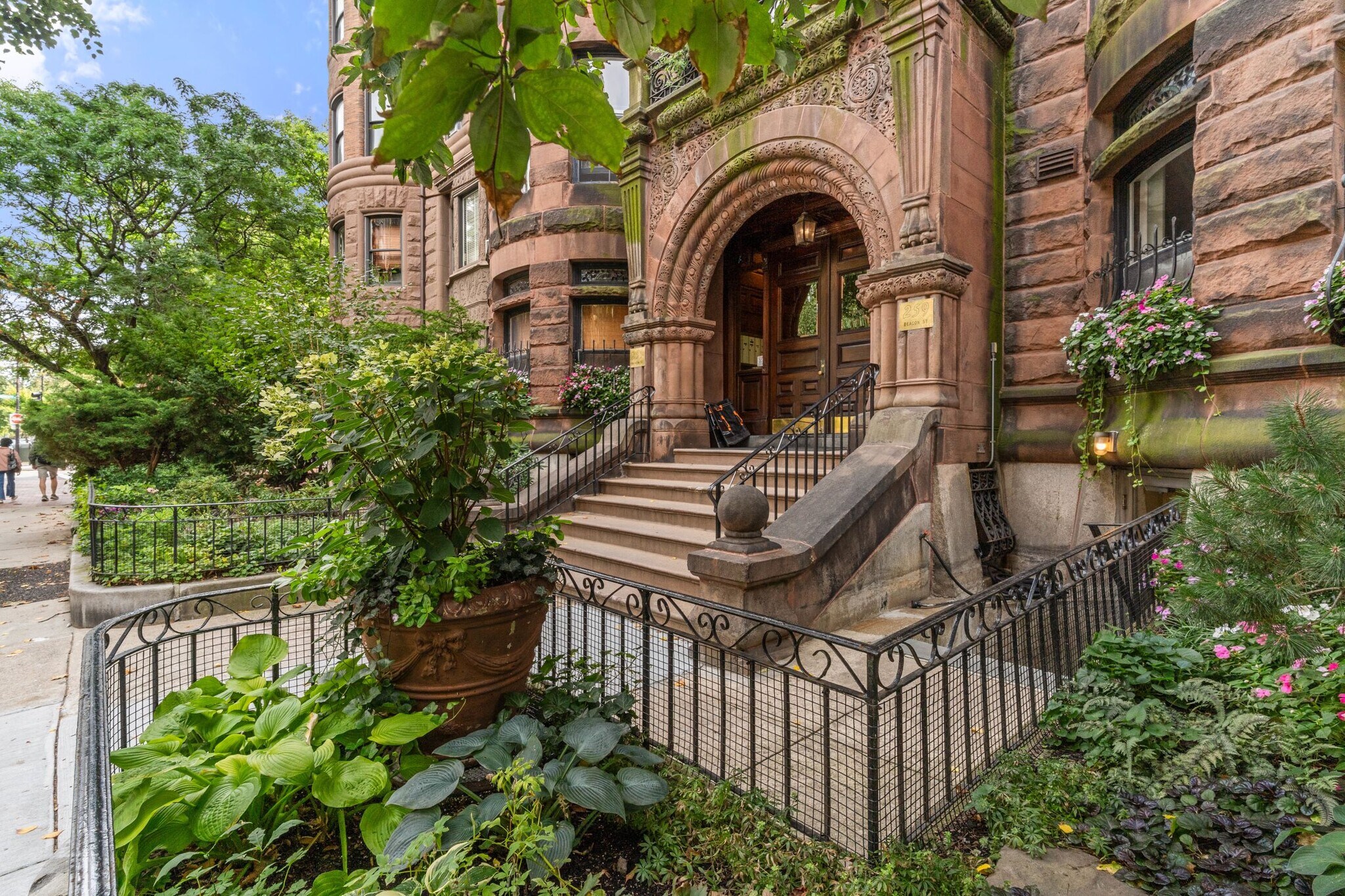 Building Photo - 259 Beacon St