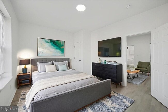 Building Photo - 1418 W Erie Ave