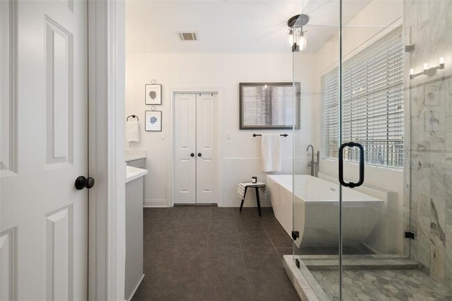 Building Photo - 209 The Hills Dr