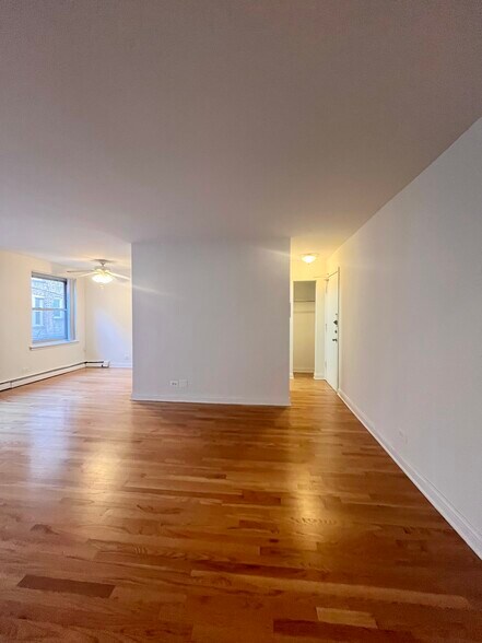 Building Photo - 3732 N Pine Grove Ave