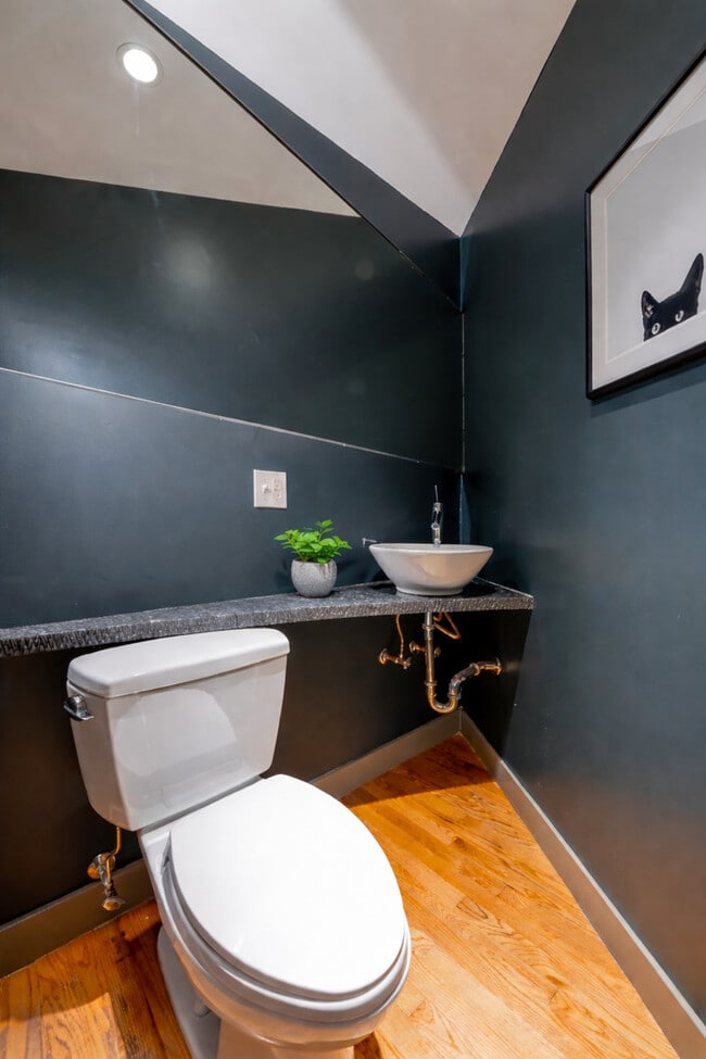 Building Photo - 2300 W Armitage Ave