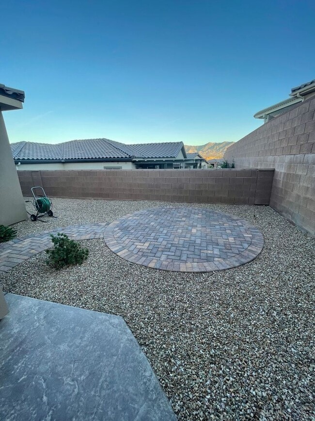 Building Photo - Home in Hayden Estates 3 bedroom, 2 bath with a 3 car garage