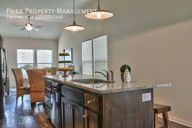 Building Photo - Reserve Townhome - Available June 9th
