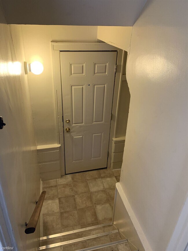 Building Photo - 3 br, 1 bath House - 300 Brown St SE 300 B...