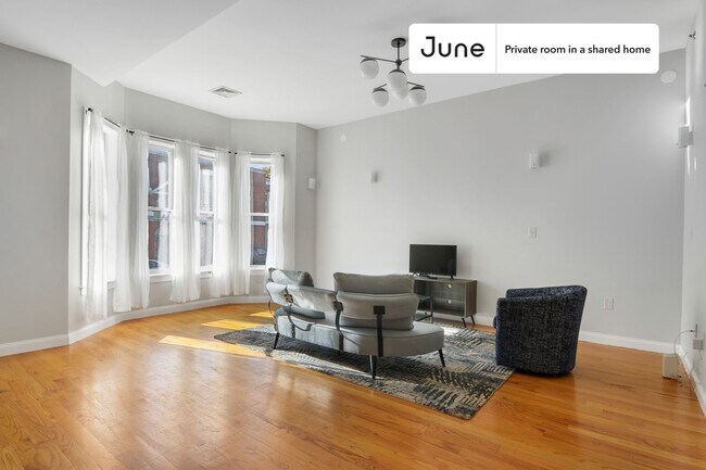 Building Photo - Room in Shared 5 bed/2.5 bath home in Roxbury