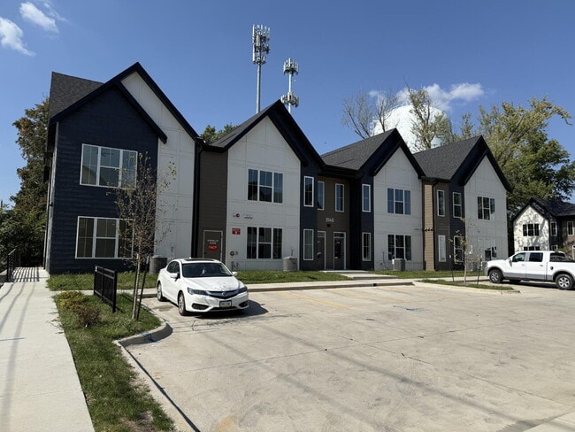Building Photo - 2 Bed 1 Bath Brand New Contemporary Apartments!