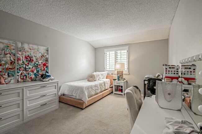 Building Photo - 3BD, 2.5BA Arapahoe Lake Park Townhome Nea...