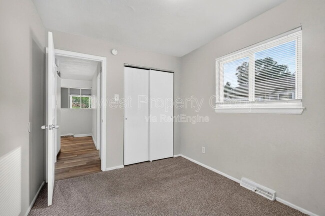 Building Photo - 235 Flora Dr