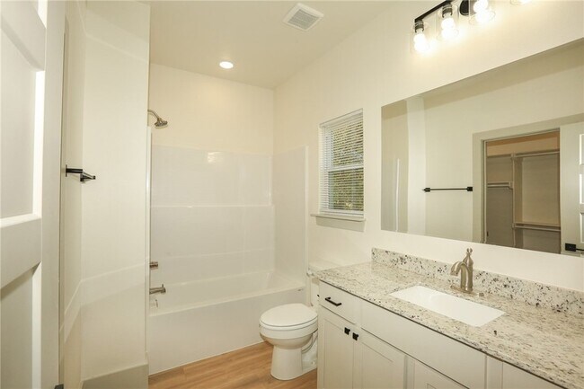 Building Photo - 655 N Genevieve Ave