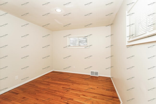 Building Photo - 6350 Meadowbrook Rd