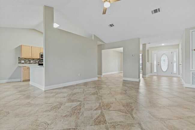 Building Photo - 6 Lemay Pl