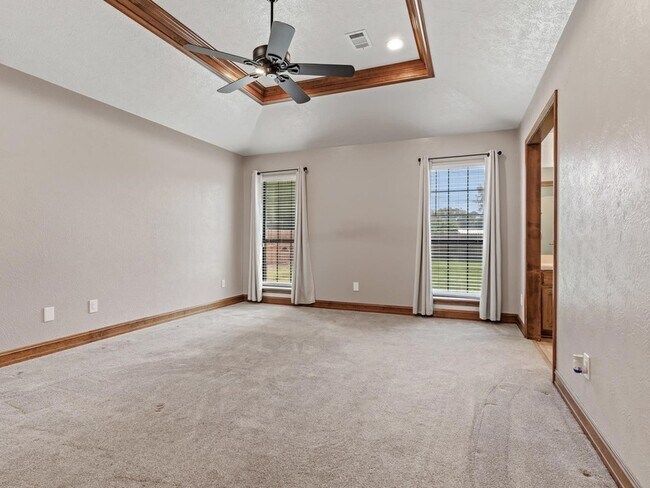Building Photo - 6970 Ellen Ln