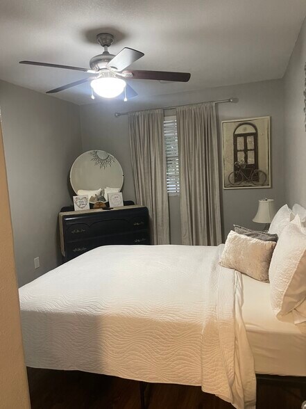 Building Photo - 205 W 26th Ave