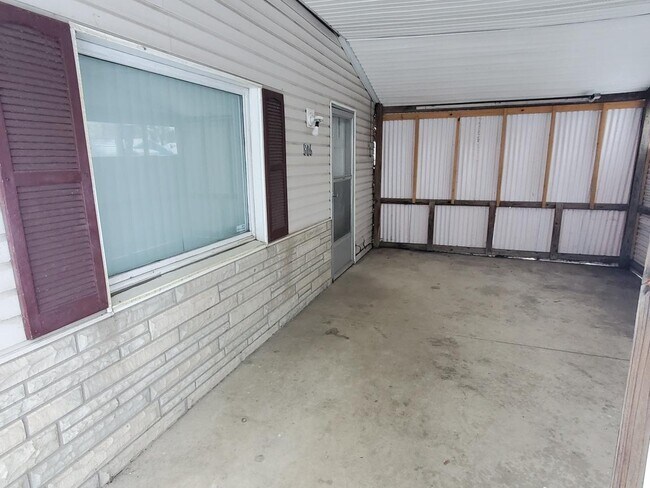 Building Photo - 806 Roosevelt St