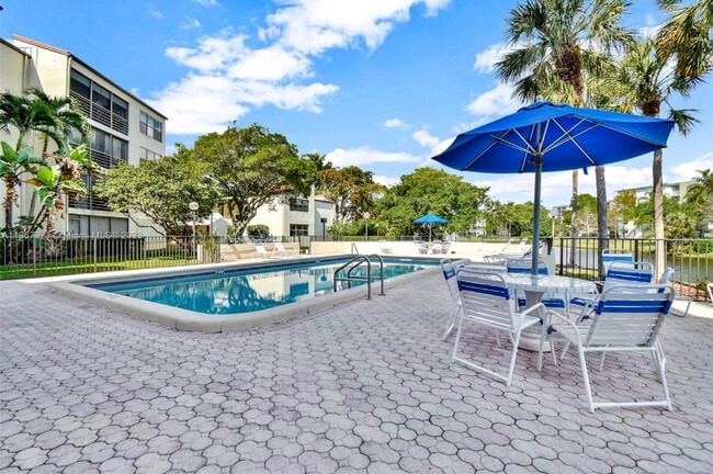 Building Photo - 2311 S Cypress Bend Dr