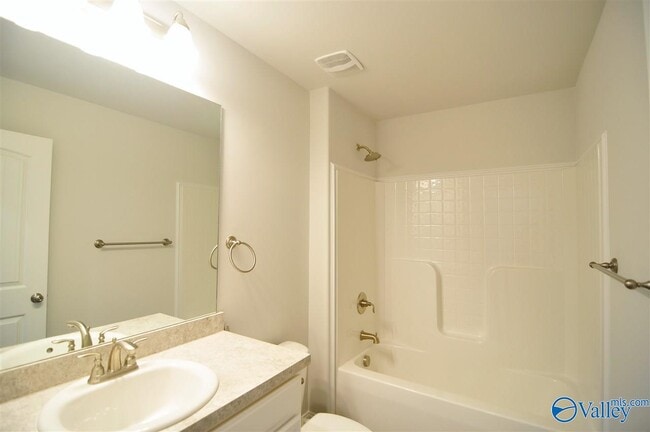 Building Photo - 2464 Bell Manor Dr SW