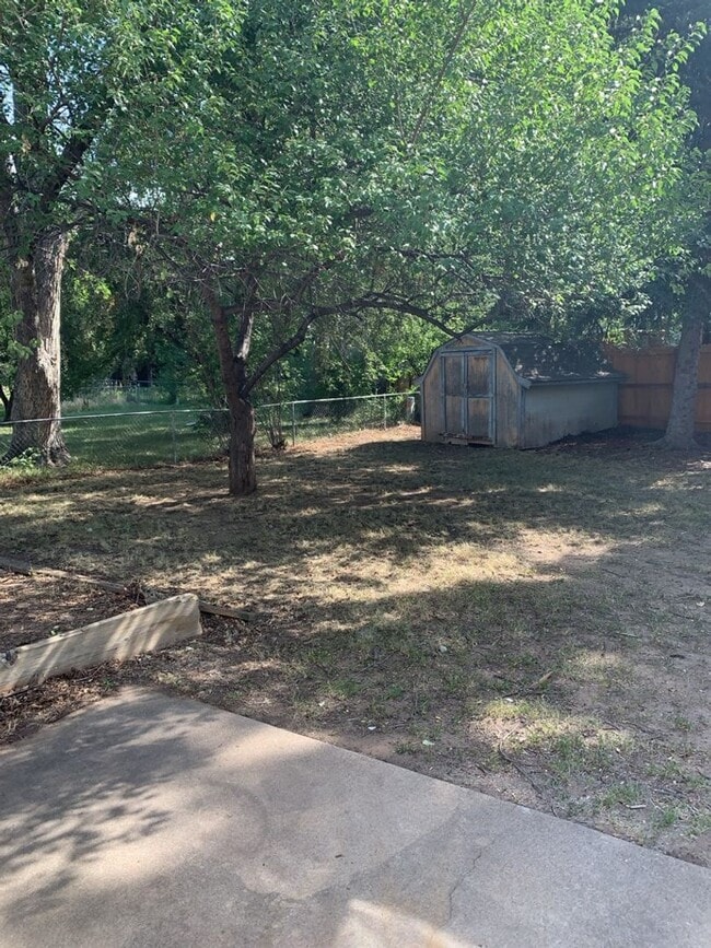 Building Photo - STUDENTS WELCOME! 4 Bedroom / 2 Bath Home Near CSU