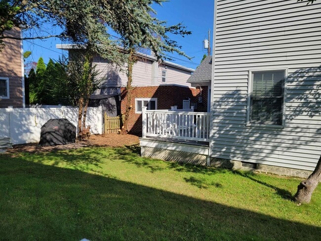 Building Photo - 8606 Monmouth Ave