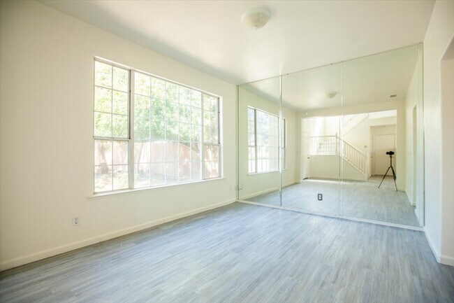 Building Photo - 2483 S Summerfield Ln