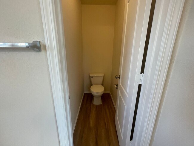 Building Photo - 4 bed 2 bath home in Huning Ranch.