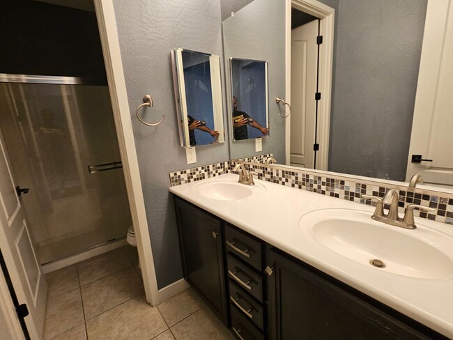 Building Photo - Spacious 4584 sq ft Home in Adora Trails!