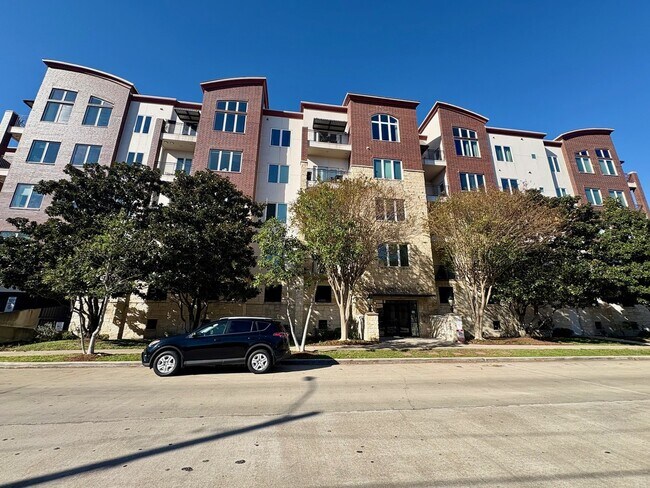 Building Photo - 1900 Genesee St