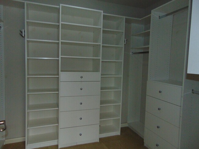 Building Photo - 4+ Bedroom/2.5 Bath Luxury Kirkland Home.  Spacious Home, Rose Hill Area!  A Must See!