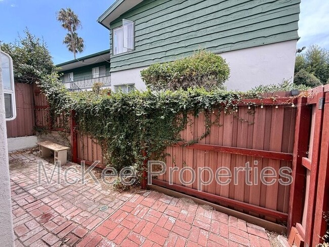 Building Photo - 4734 E Mountain View Dr