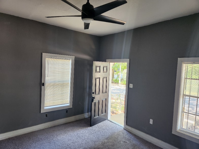 Building Photo - 791 Hanley St