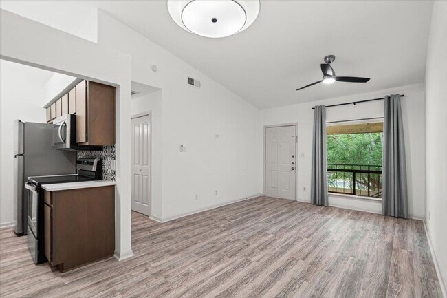 Building Photo - 1705 Crossing Pl
