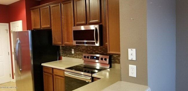 Building Photo - End Unit Townhome