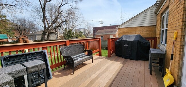 Building Photo - 1831 S Cumberland Ave