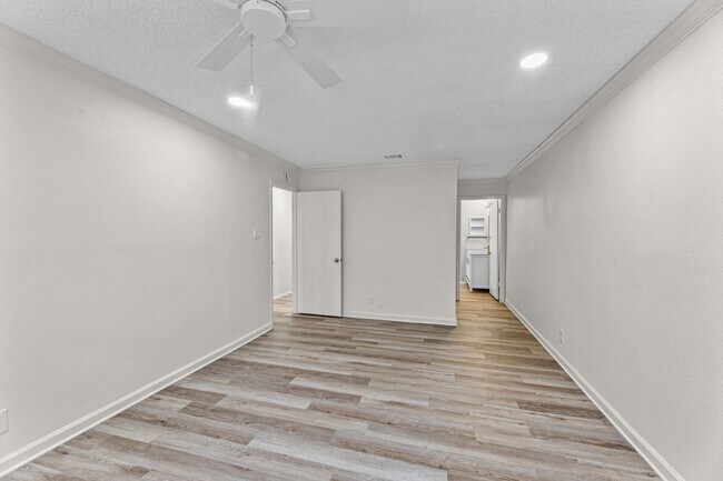 Building Photo - Tastefully Updated 3 bedroom 2 bath Duplex Northeast San Antonio