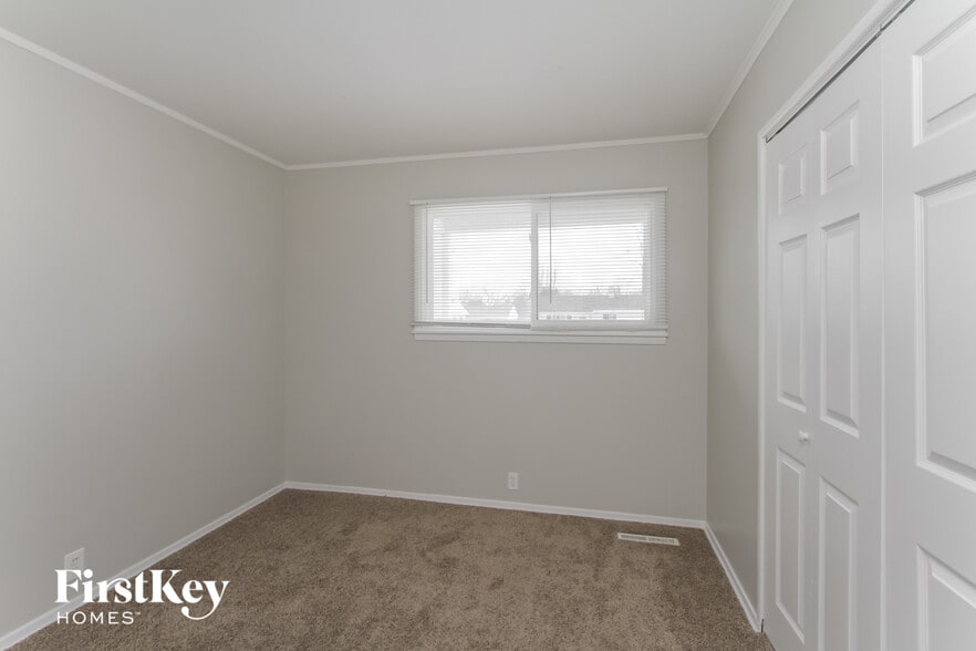 Building Photo - 21 Thrush St