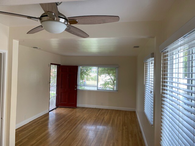 Building Photo - 8624 Lilienthal Ave