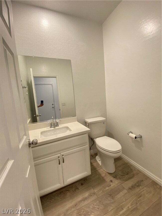 Building Photo - 3176 Fern Nook Ave